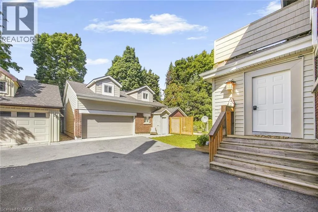 60 HEINS Avenue