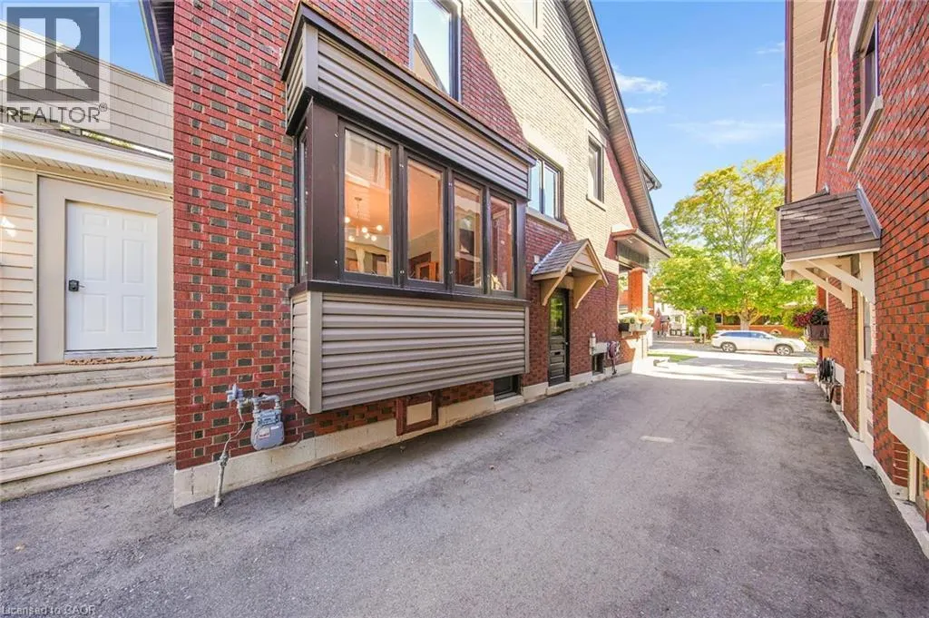 60 HEINS Avenue