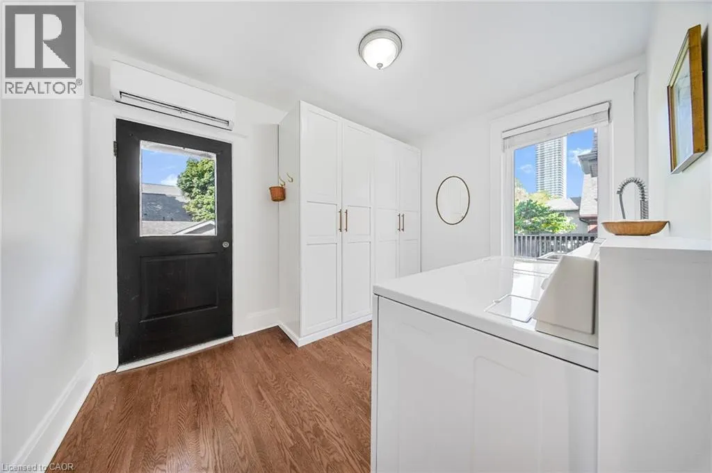 60 HEINS Avenue