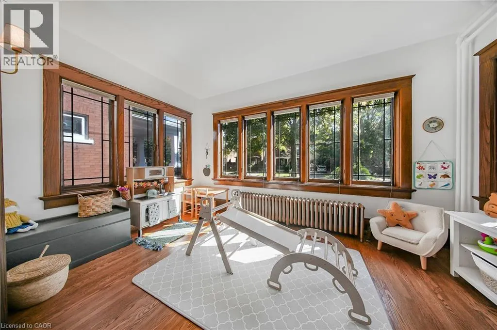 60 HEINS Avenue