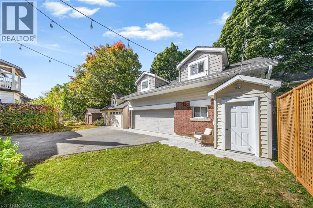60 HEINS Avenue