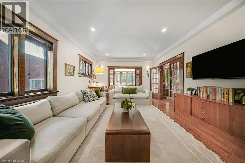 60 HEINS Avenue