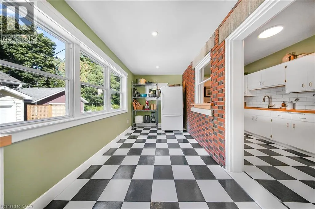 60 HEINS Avenue