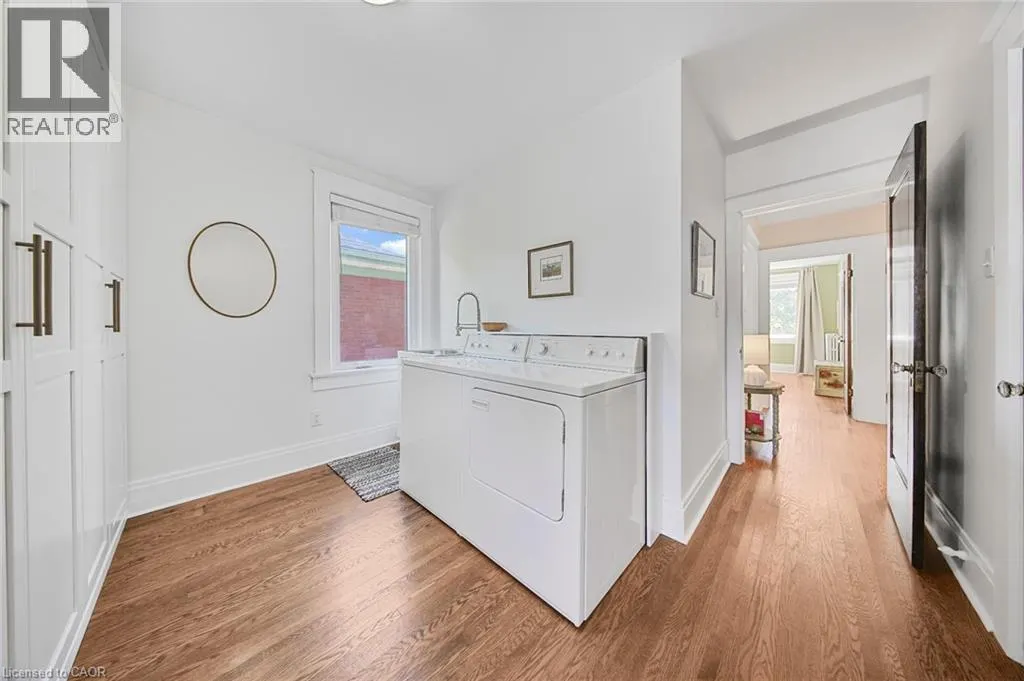 60 HEINS Avenue