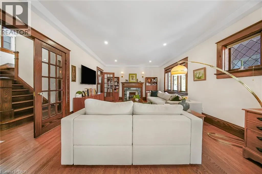 60 HEINS Avenue