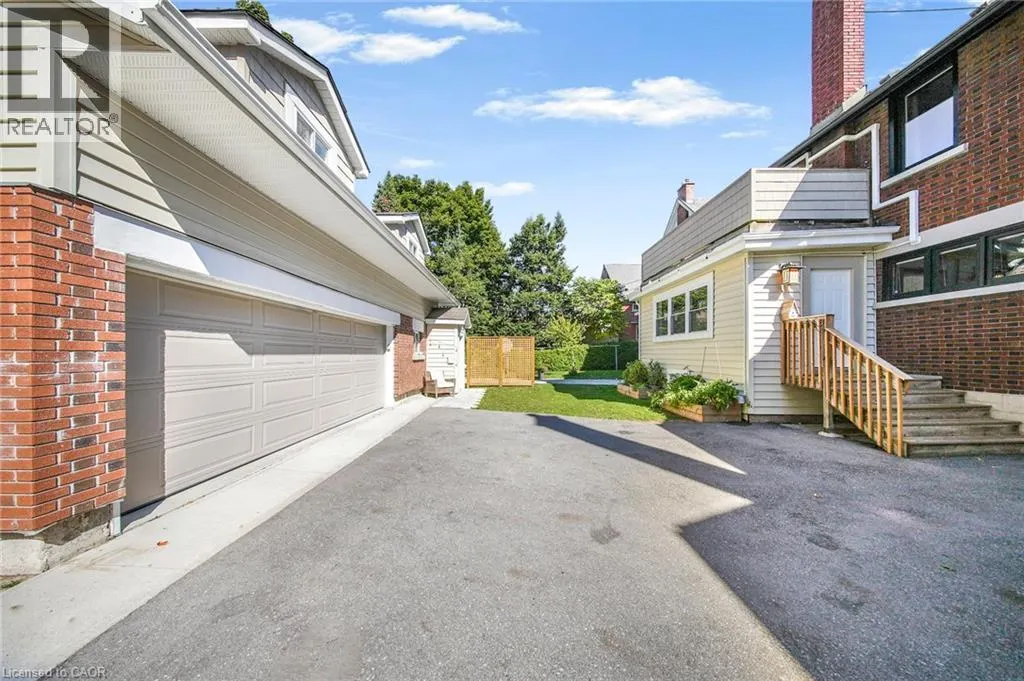 60 HEINS Avenue