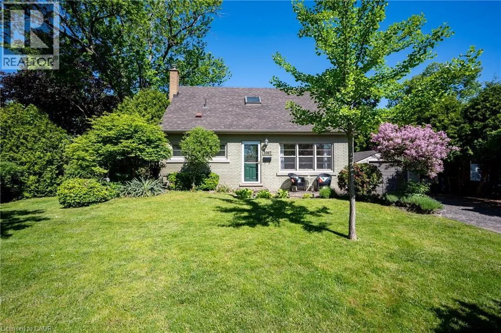 2067 MAPLEWOOD Drive