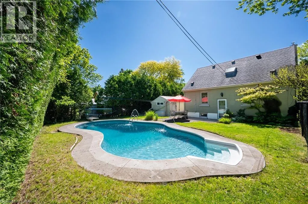 2067 MAPLEWOOD Drive