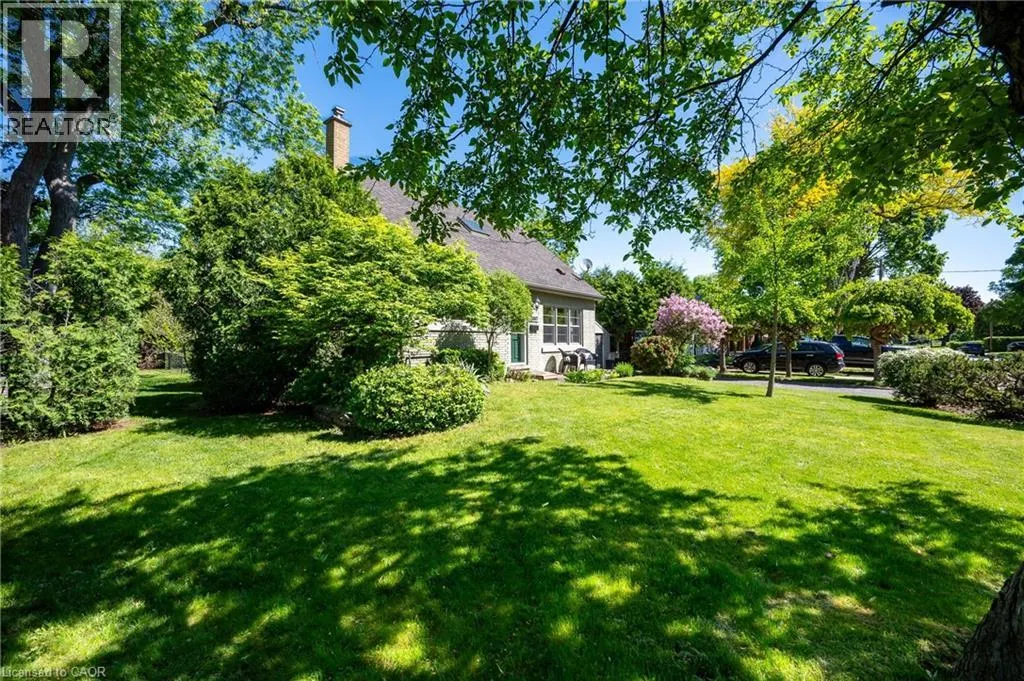 2067 MAPLEWOOD Drive