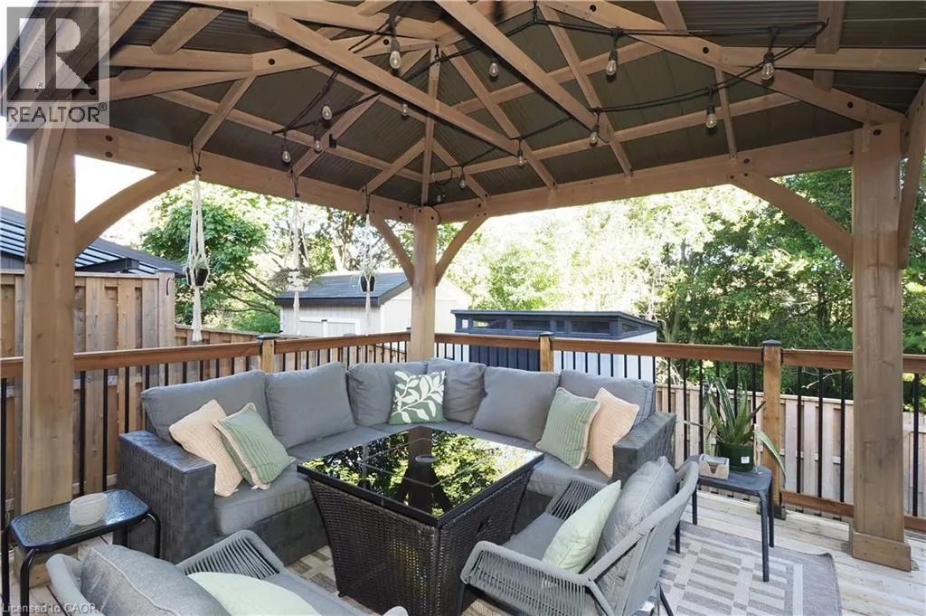 7 CAPRICE Court