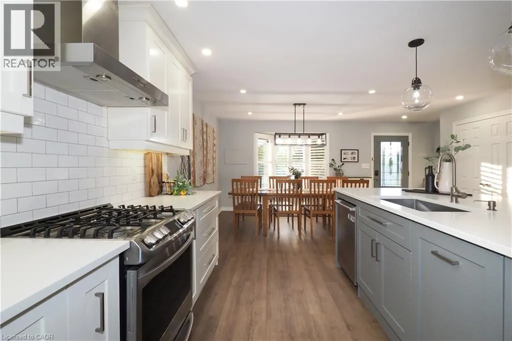 7 CAPRICE Court