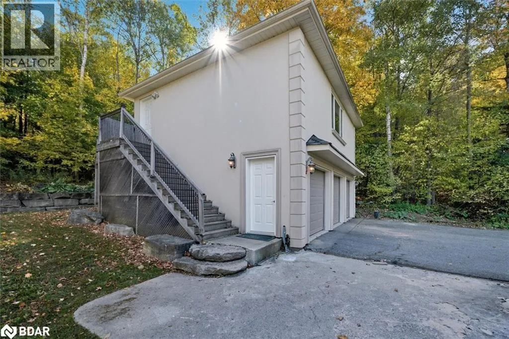 40 ALGONQUIN FOREST Drive