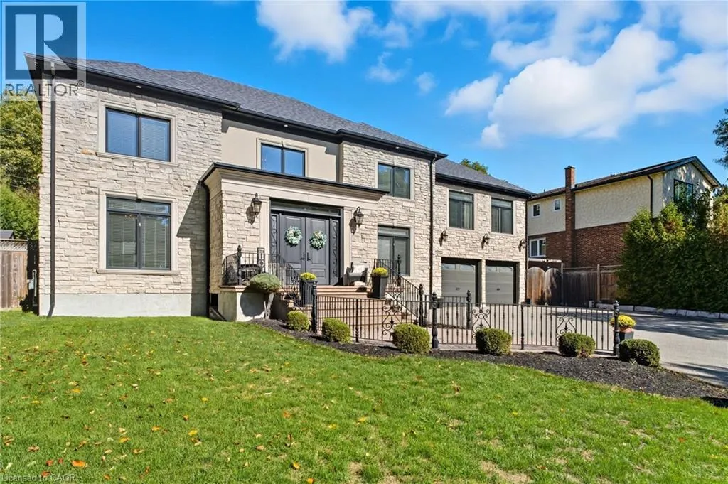 855 AVENUE Road