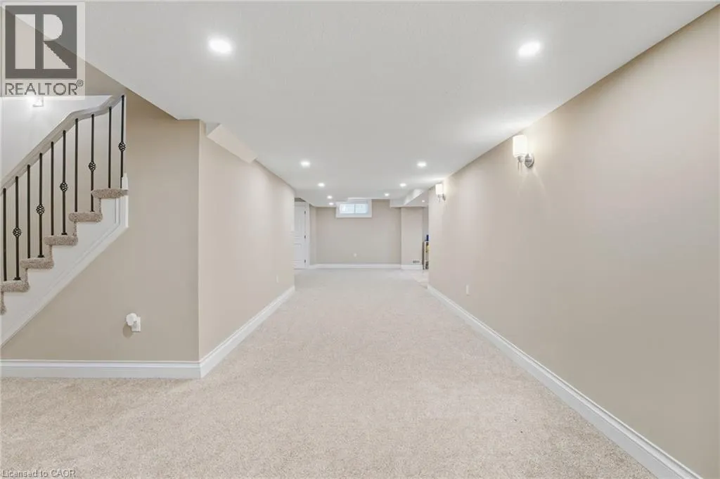 855 AVENUE Road