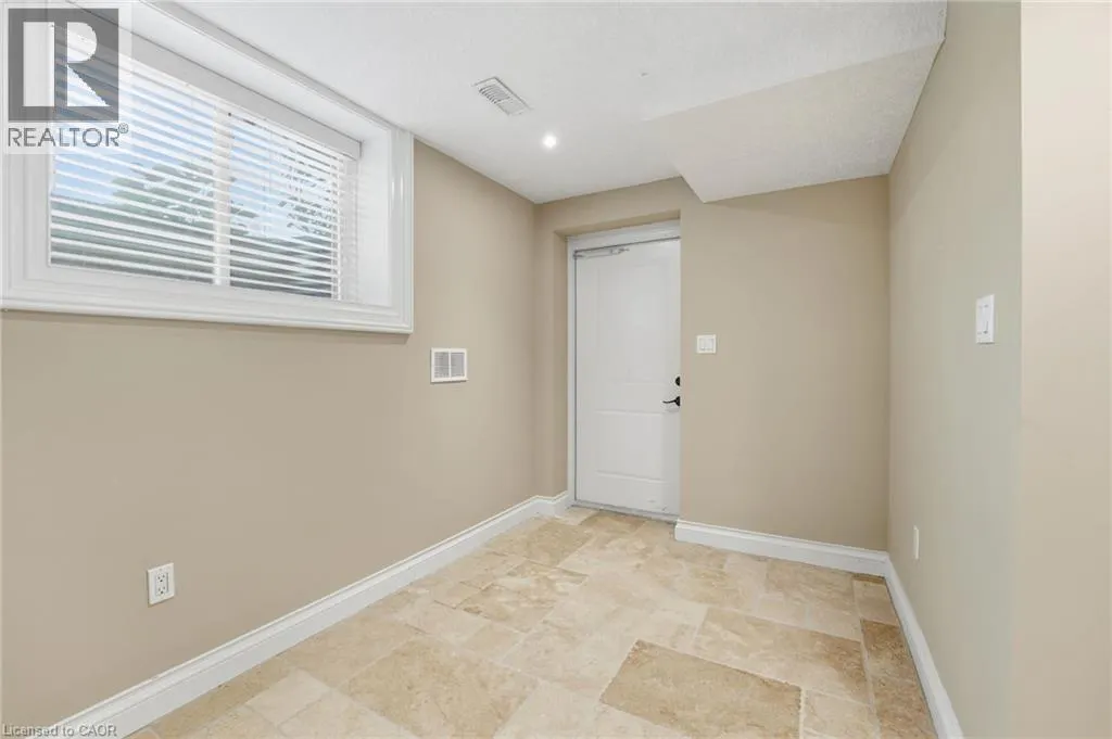 855 AVENUE Road