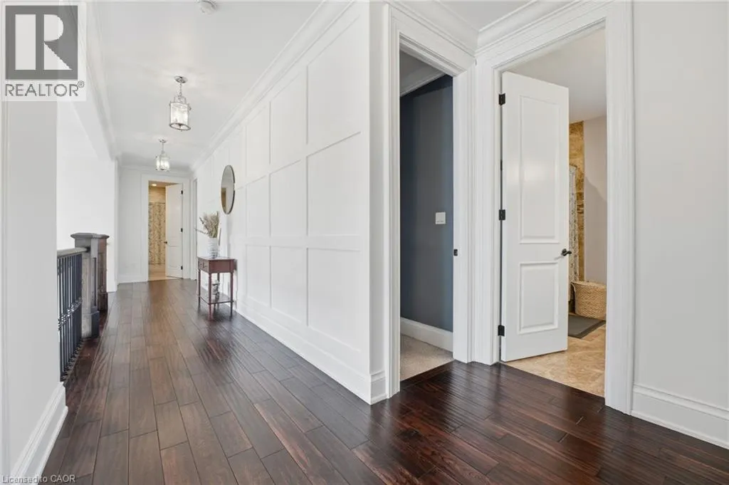 855 AVENUE Road