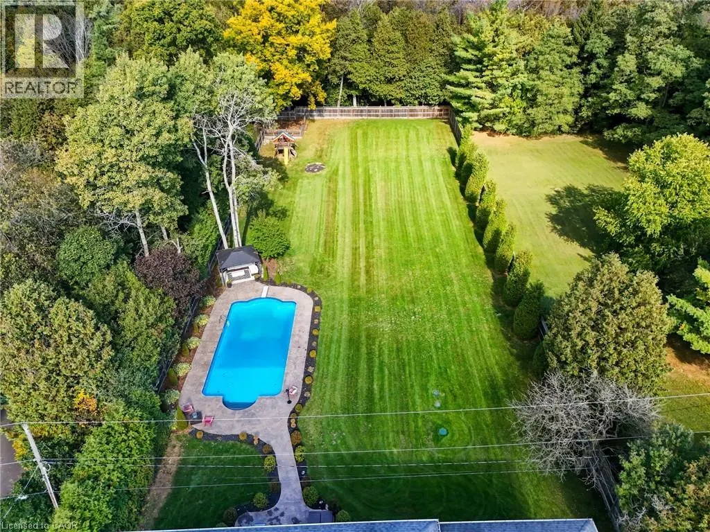 855 AVENUE Road