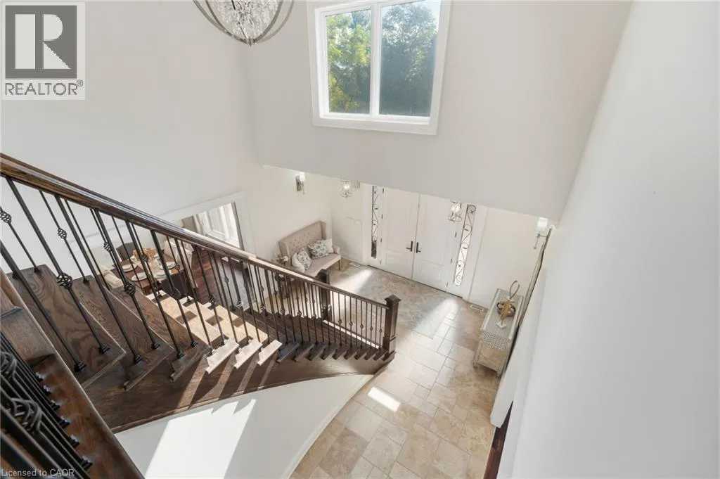 855 AVENUE Road