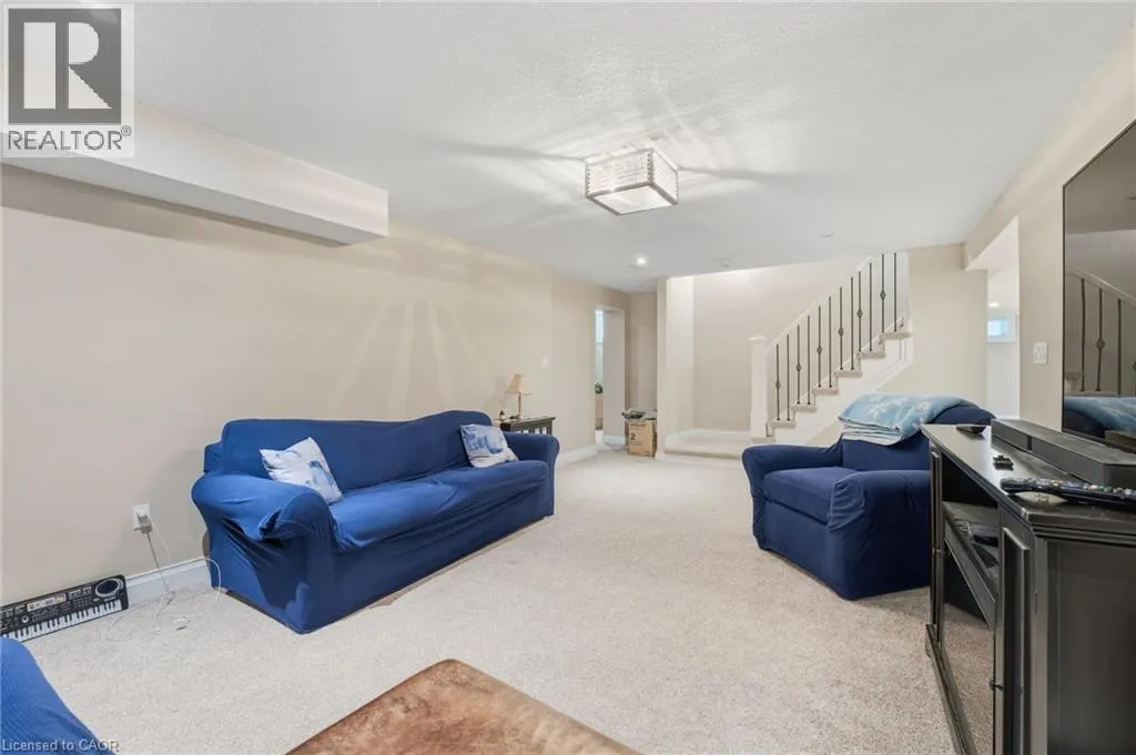 855 AVENUE Road