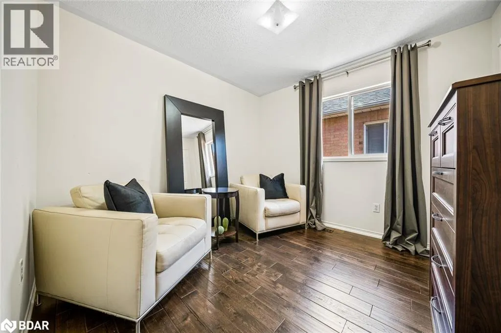 432 WOODSMERE Crescent