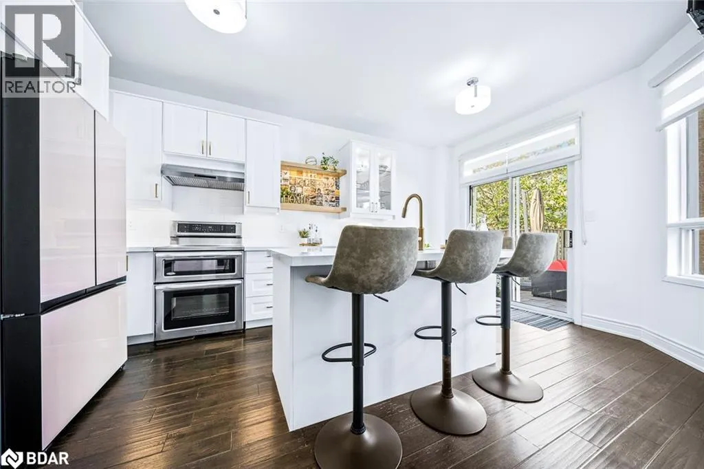 432 WOODSMERE Crescent
