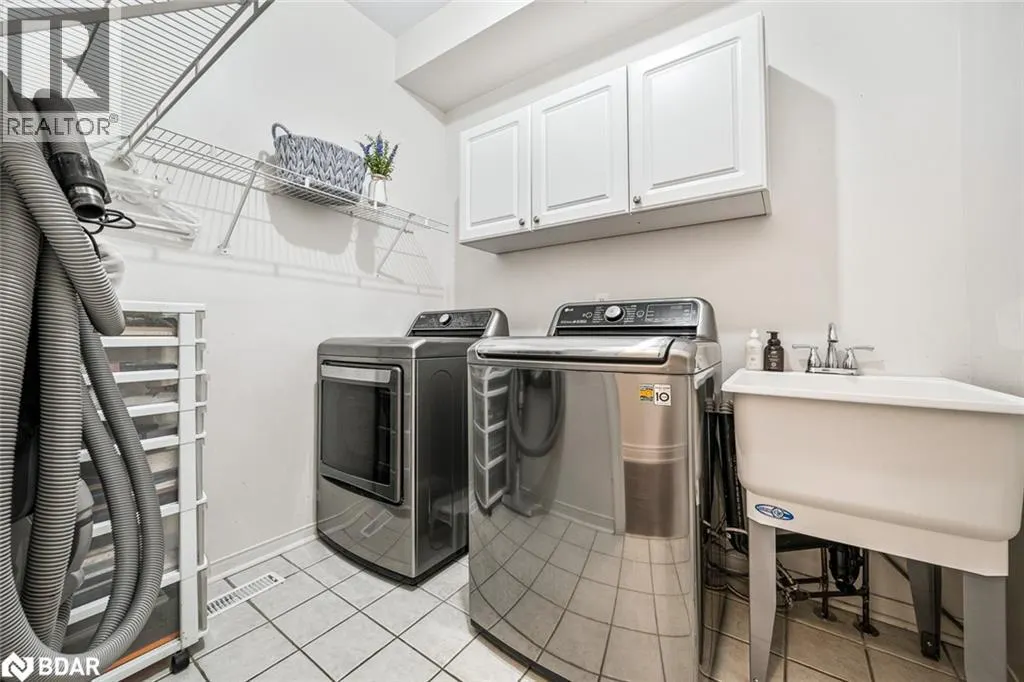432 WOODSMERE Crescent