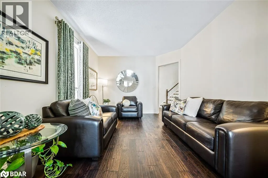 432 WOODSMERE Crescent