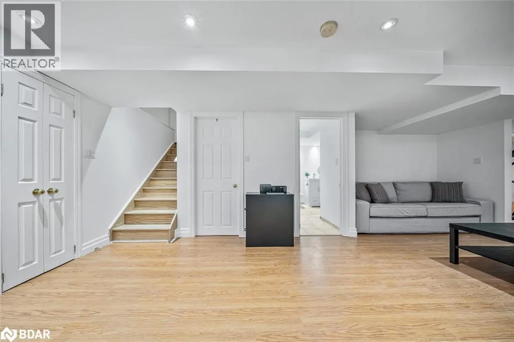 432 WOODSMERE Crescent