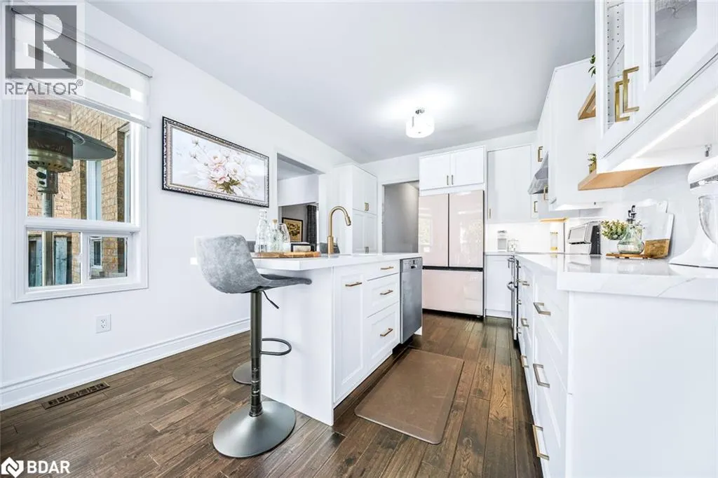 432 WOODSMERE Crescent