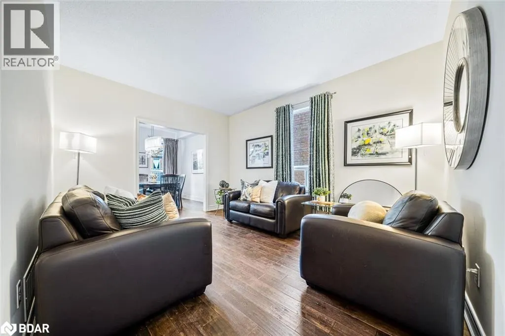 432 WOODSMERE Crescent