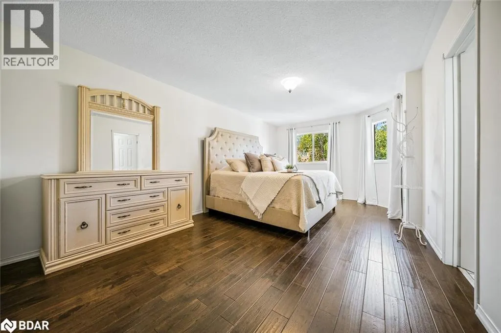 432 WOODSMERE Crescent