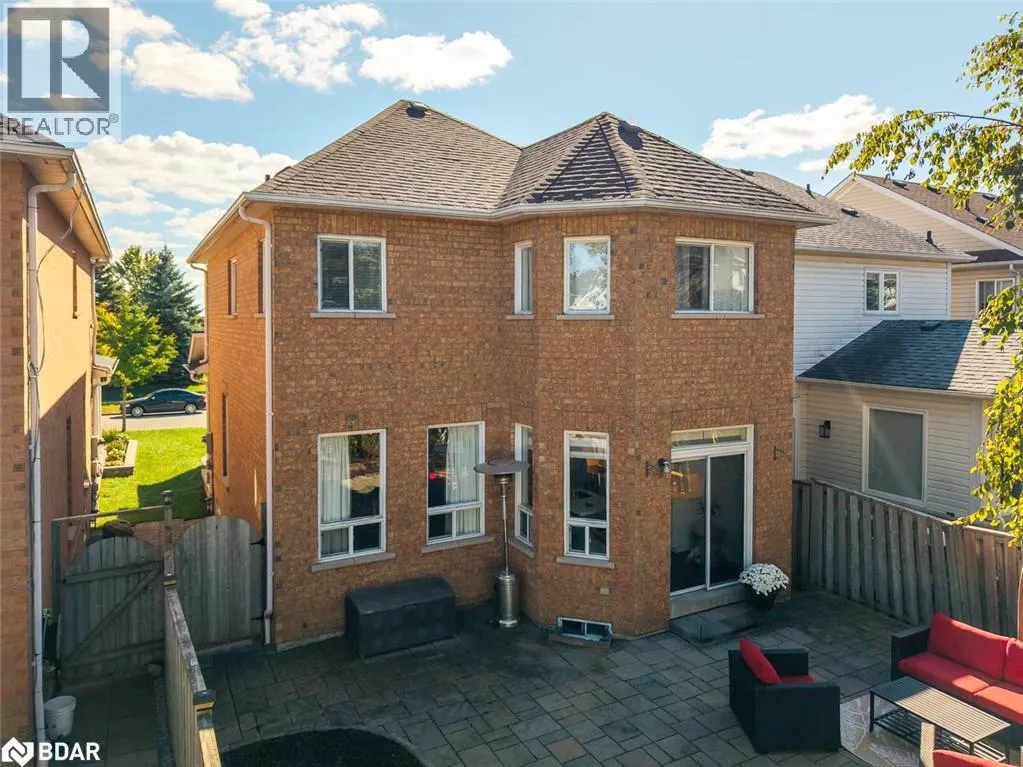 432 WOODSMERE Crescent