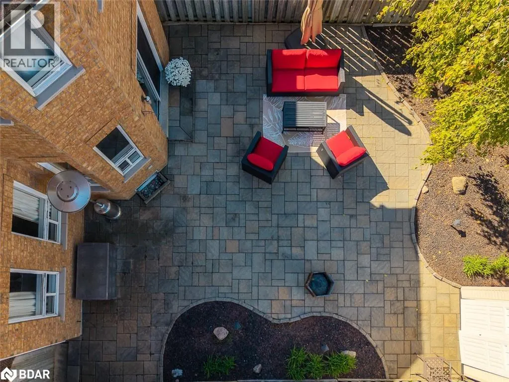 432 WOODSMERE Crescent