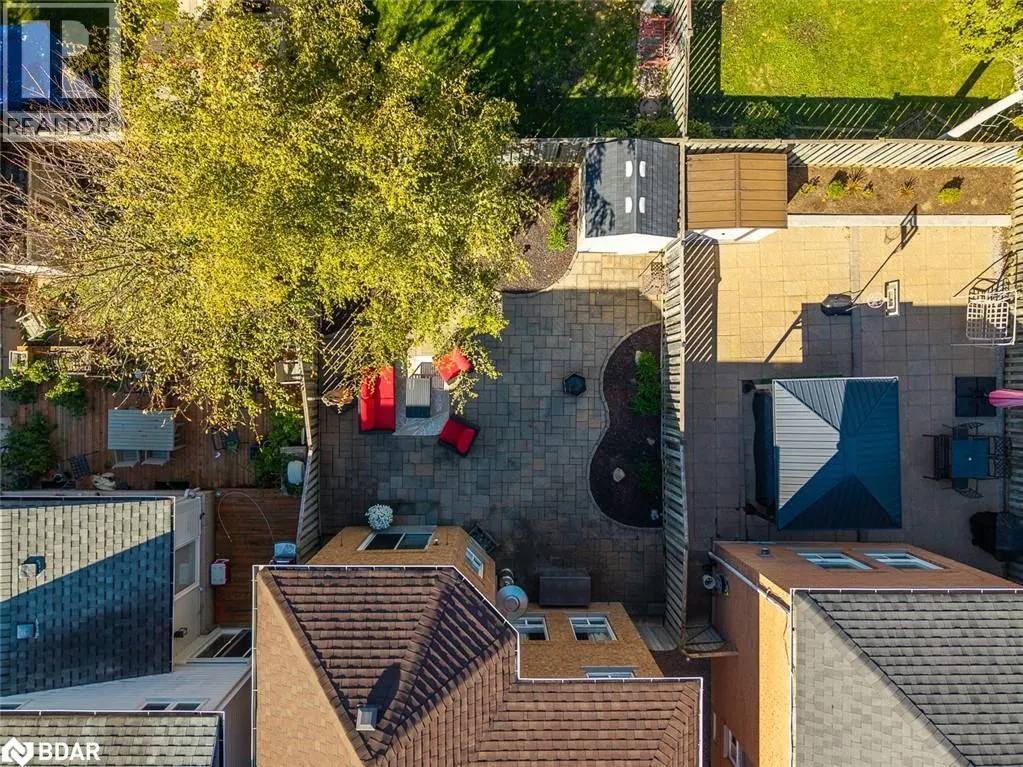 432 WOODSMERE Crescent