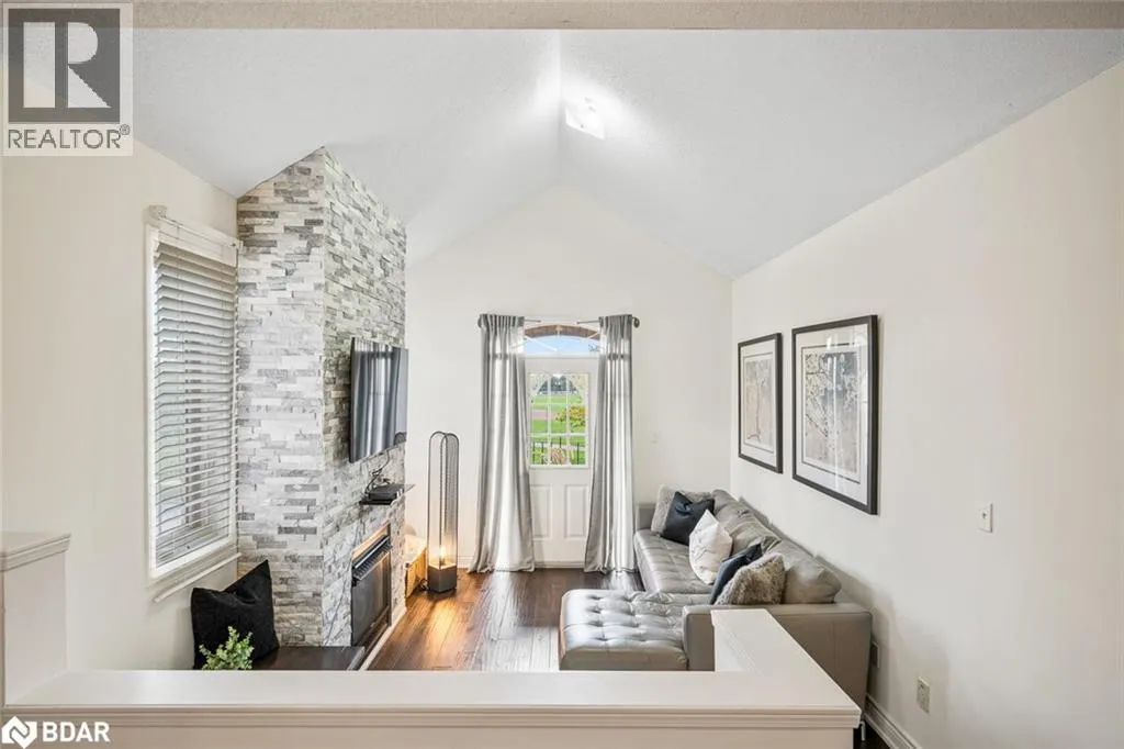 432 WOODSMERE Crescent