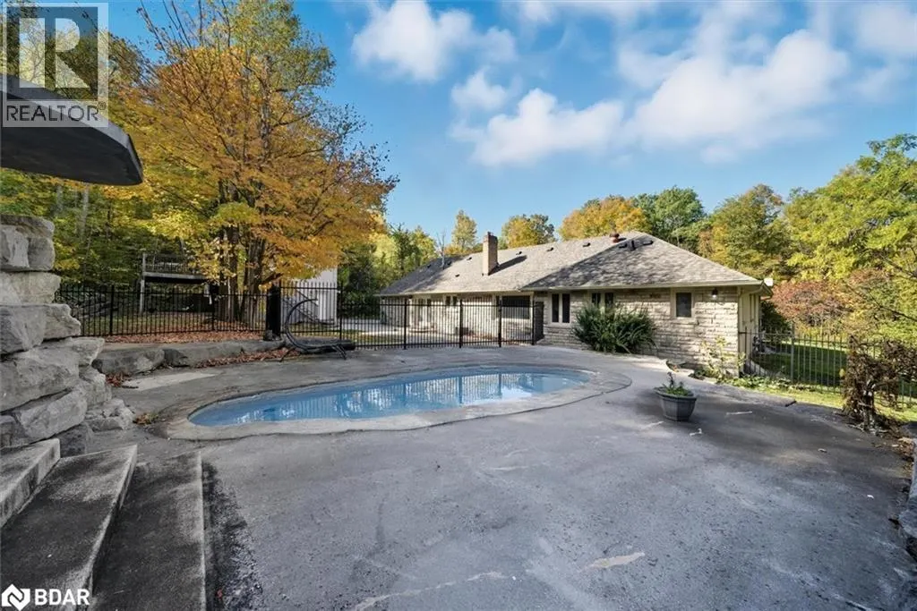 40 ALGONQUIN FOREST Drive