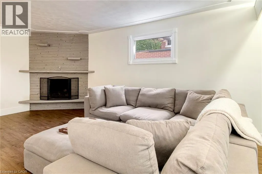707 ROCKWAY Drive