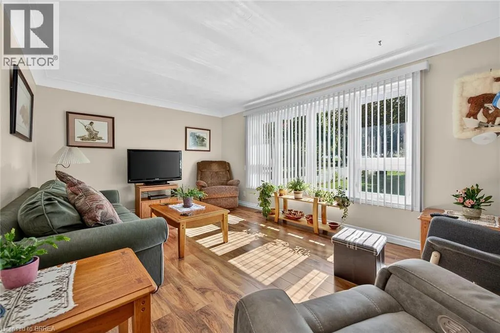 169 GOVERNORS Road E