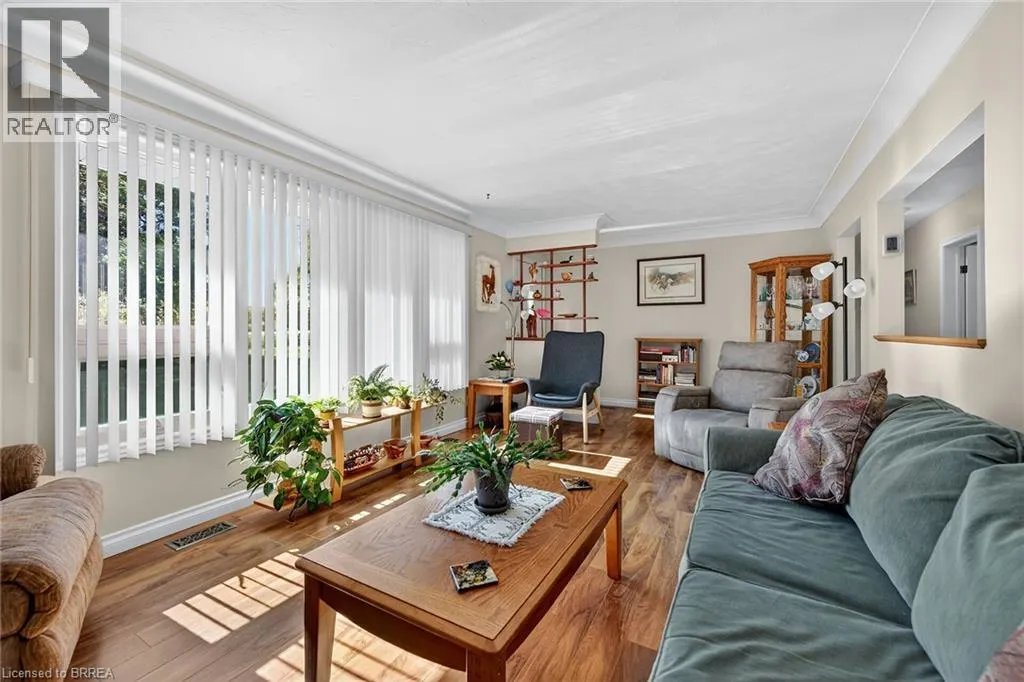 169 GOVERNORS Road E