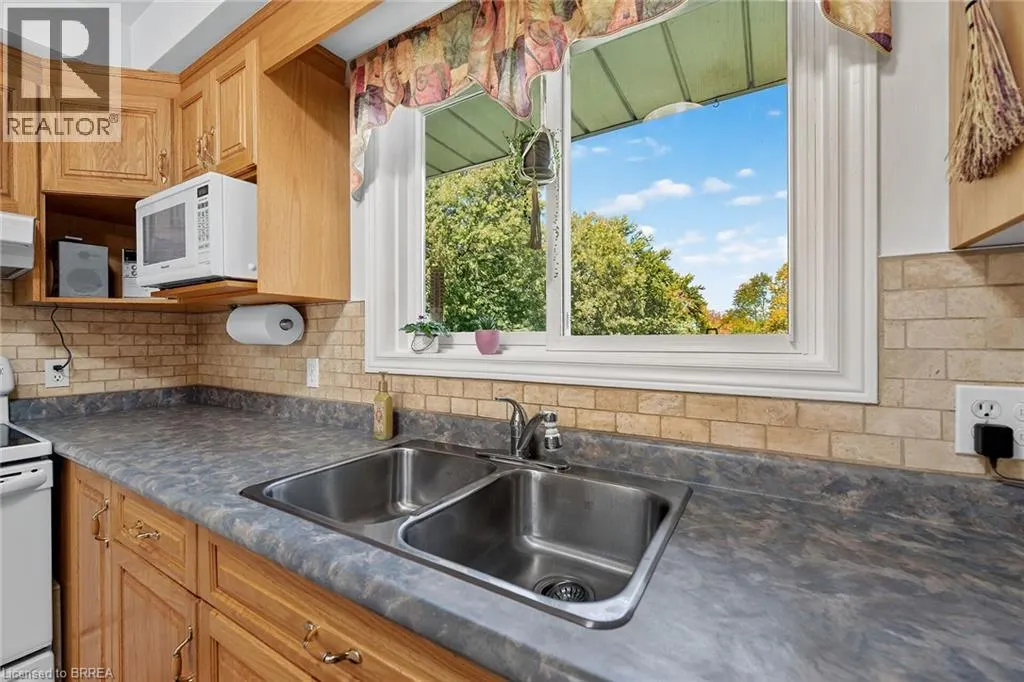 169 GOVERNORS Road E