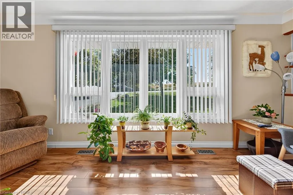 169 GOVERNORS Road E