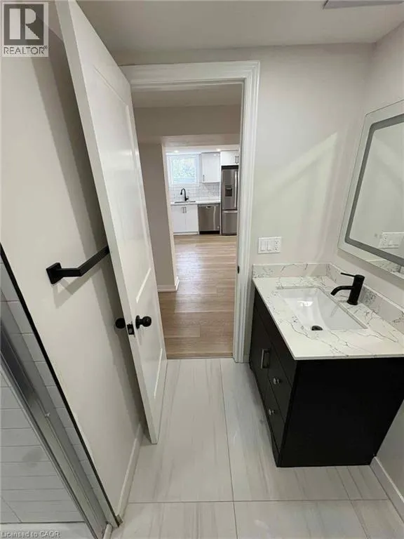 28 VICTOR Boulevard Unit# LOWER, #LOWER