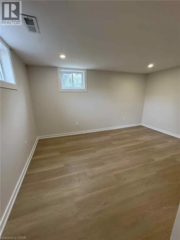28 VICTOR Boulevard Unit# LOWER, #LOWER