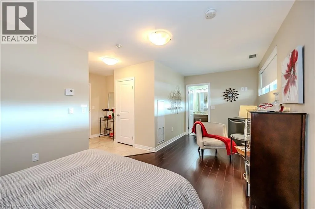 539 BELMONT Avenue W Unit# 201, #201