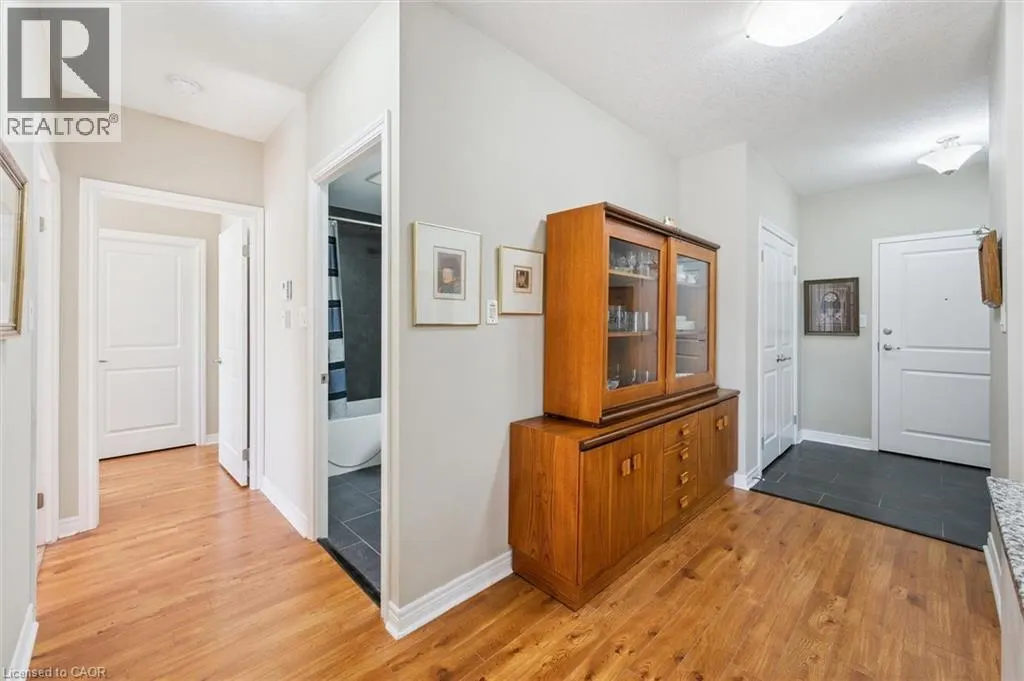 539 BELMONT Avenue W Unit# 201, #201