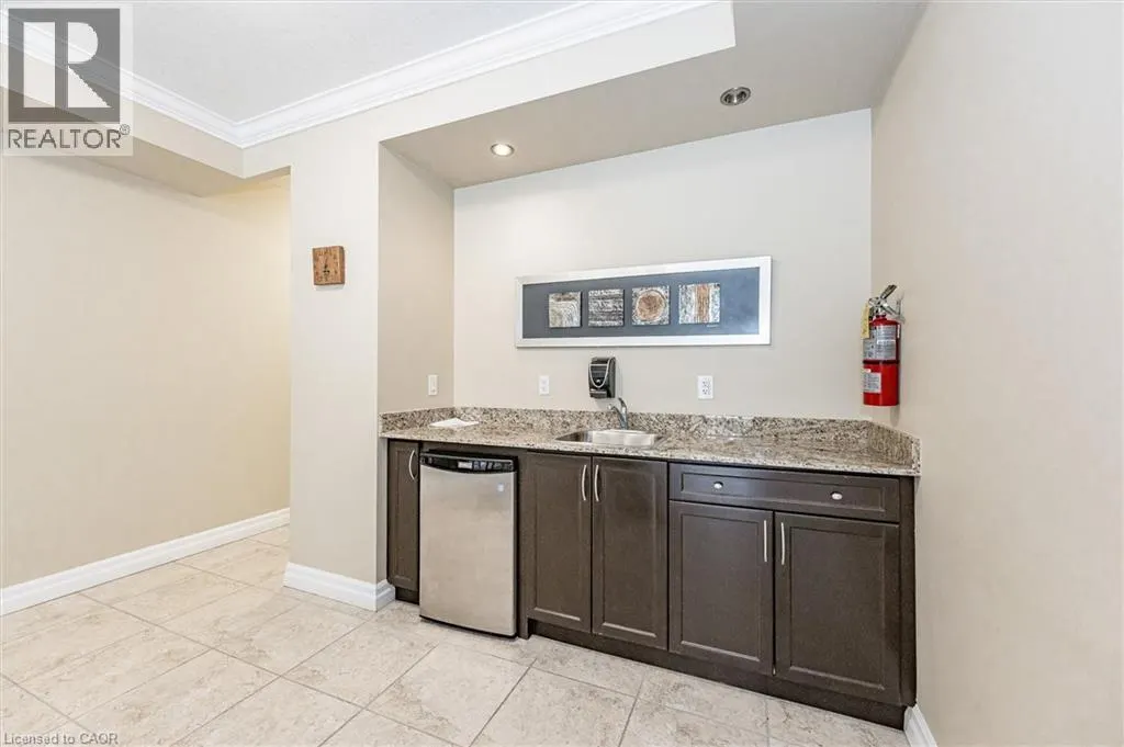539 BELMONT Avenue W Unit# 201, #201
