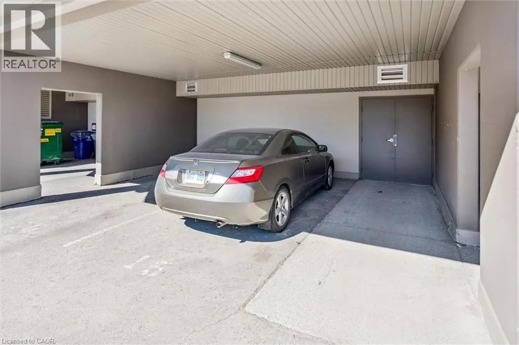 539 BELMONT Avenue W Unit# 201, #201