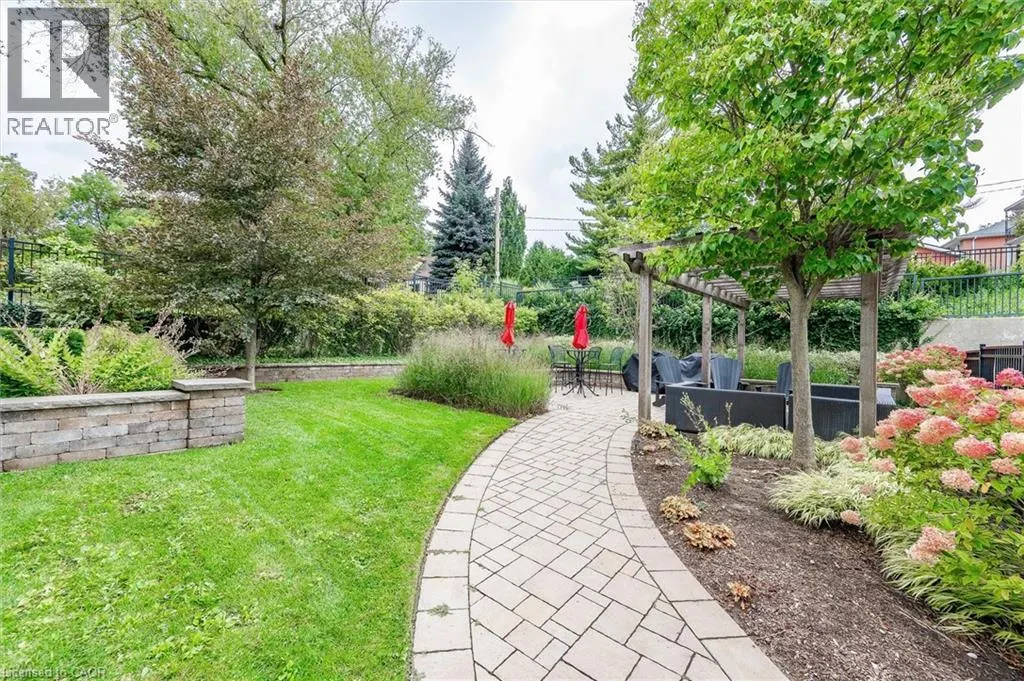 539 BELMONT Avenue W Unit# 201, #201
