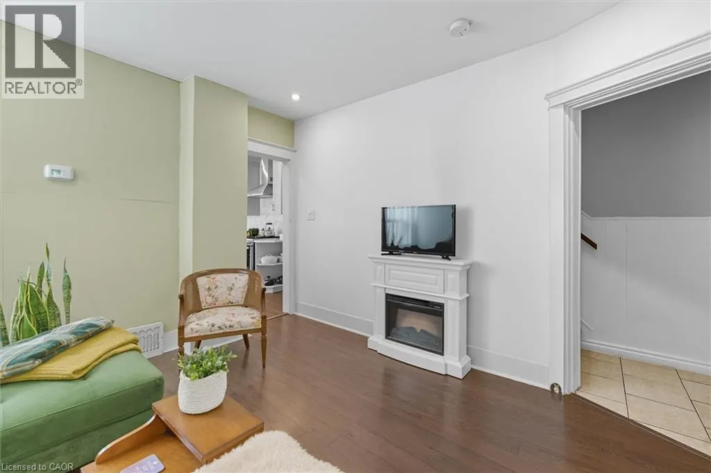 163 GROSVENOR Avenue N