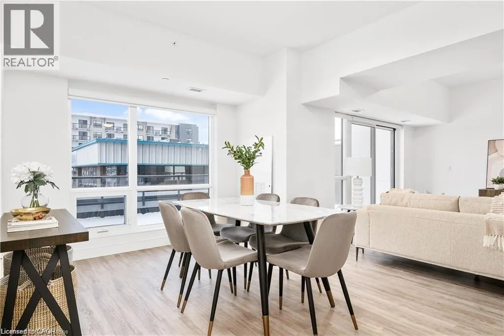 2 DUNDAS Street W Unit# 402, #402